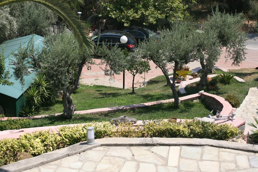 Aigli Apartments Néa Ankhíalos Exterior foto